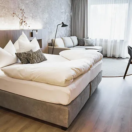 Krumers Alpin - Your Mountain Oasis Seefeld w Tirolu